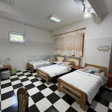 Asceric Hostel Stari Banovci